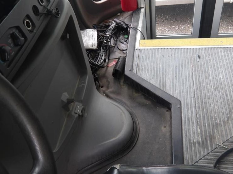 2016-ford-e450-image-22
