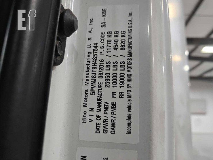 2017-hino-268-image-27