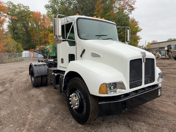 1999-kenworth-t300-image-7