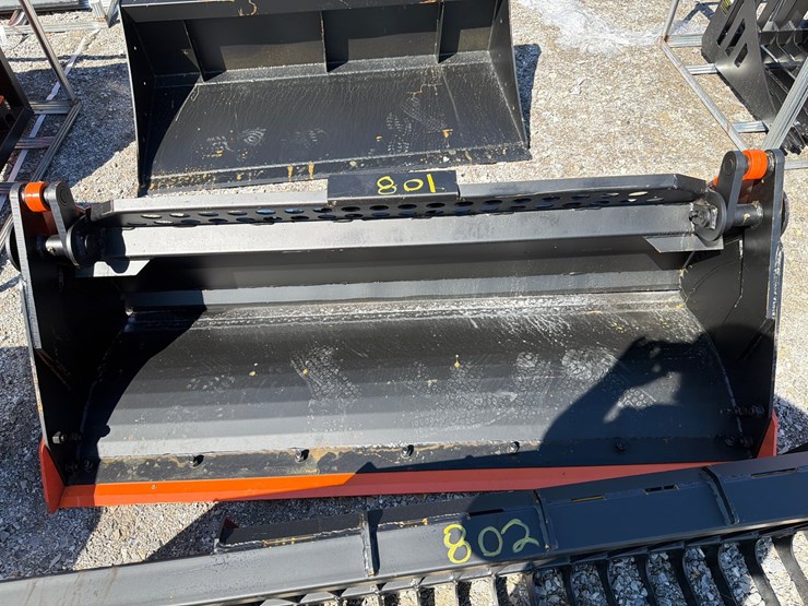 #801-•-72”-skid-steer-hydraulic-bucket-image-1