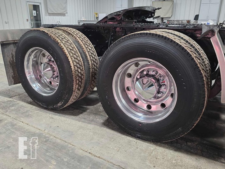 2009-kenworth-t800-image-27