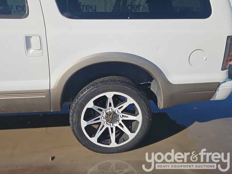 2001-ford-excursion-image-11