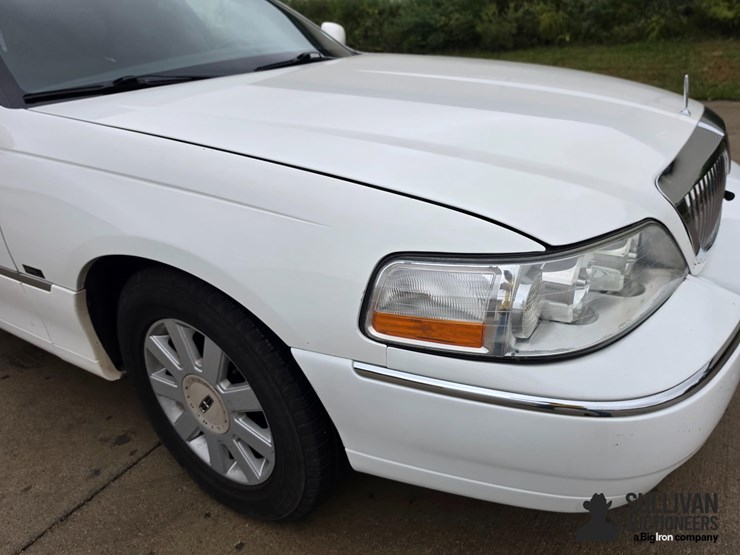 2006-lincoln-town-car-limousine-image-20