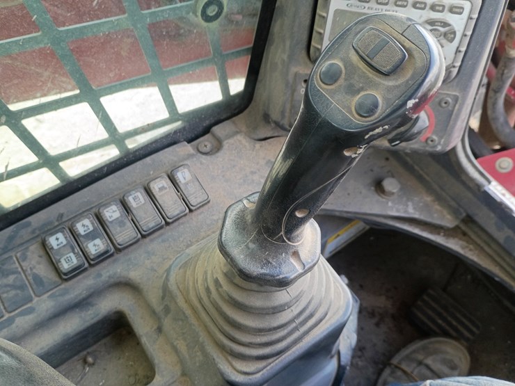 2017-takeuchi-tl12v2-image-29