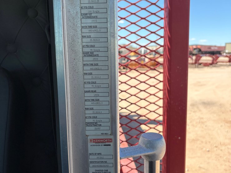 2013-kenworth-t800-image-11