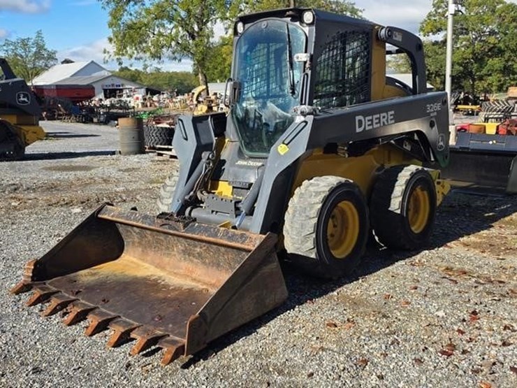 2015-deere-326e-image-2