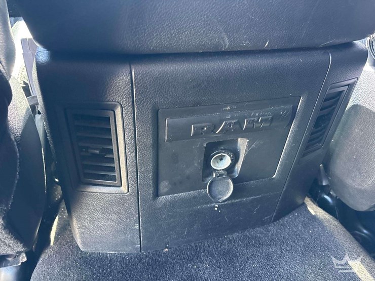 2013-dodge-1500-image-21