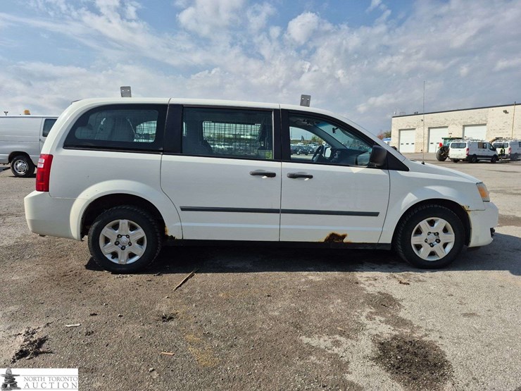 2010-dodge-grand-caravan-image-4