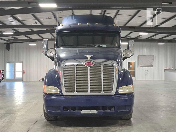 2009-peterbilt-387-image-7