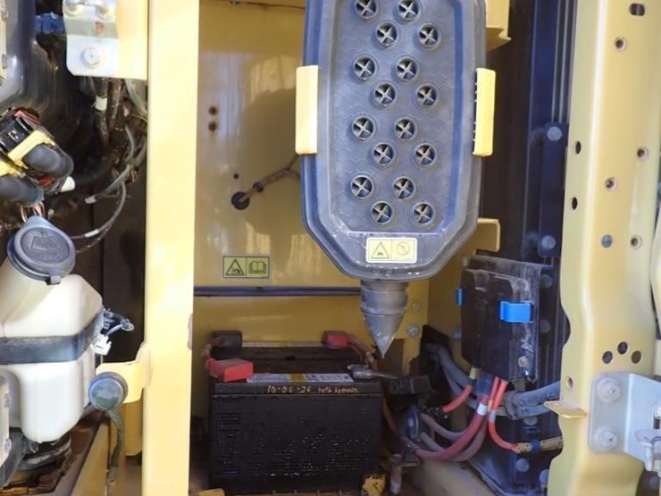 2024-caterpillar-320gc-image-15