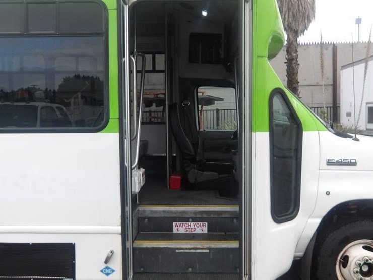 2016-ford-e450-image-13