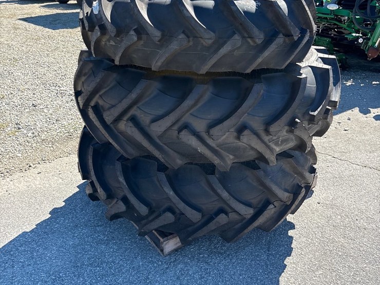 #1070-•-john-deere-r1-ag-tires-with-rims-image-4