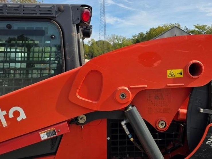 2025-kubota-ssv75-image-25