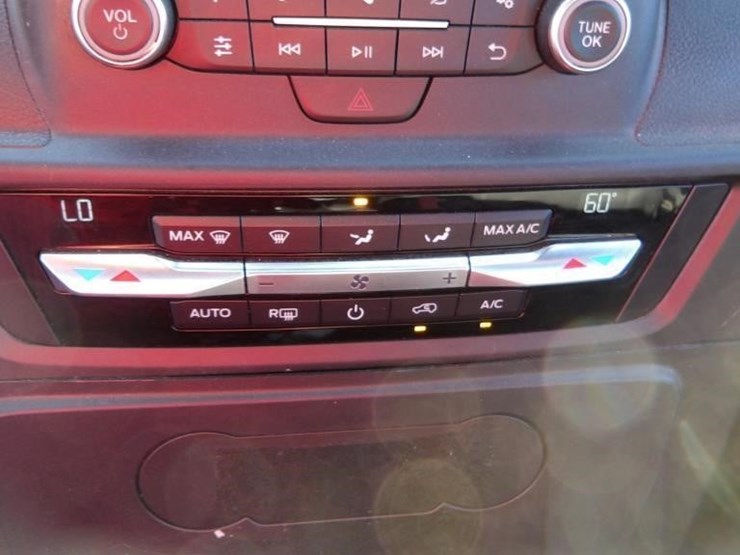 2020-ford-explorer-image-22