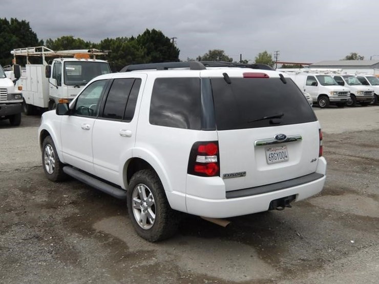 2010-ford-explorer-image-4