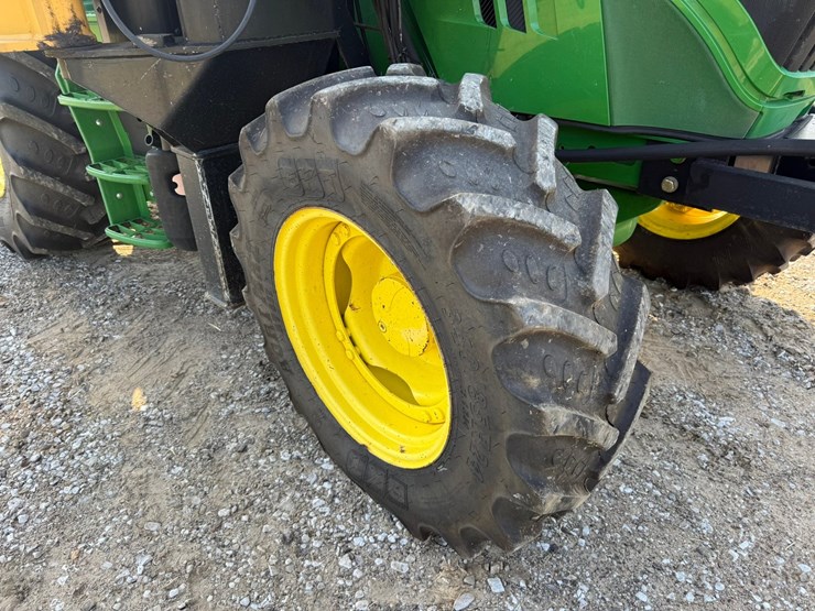 2017-john-deere-6110m-image-15