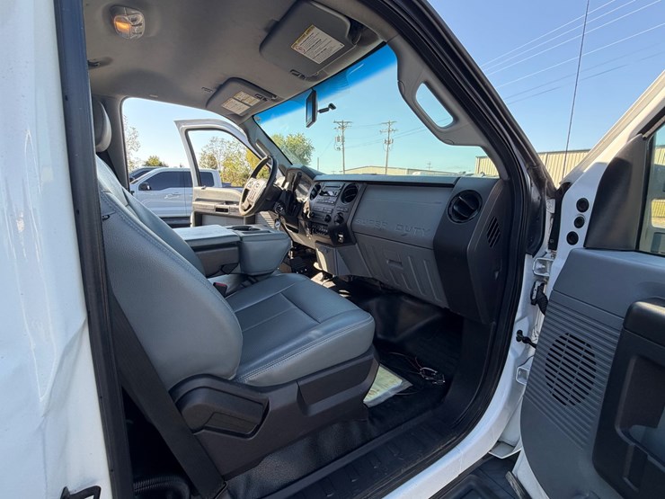 2016-ford-f550-image-23