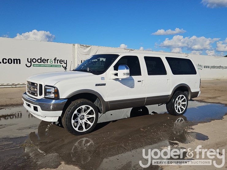 2001-ford-excursion-image-1