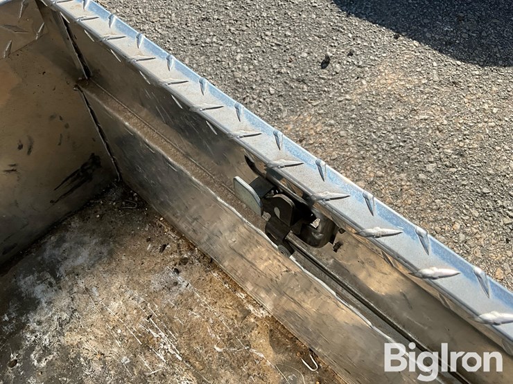 delta-champion-aluminum-pickup-toolbox-image-17