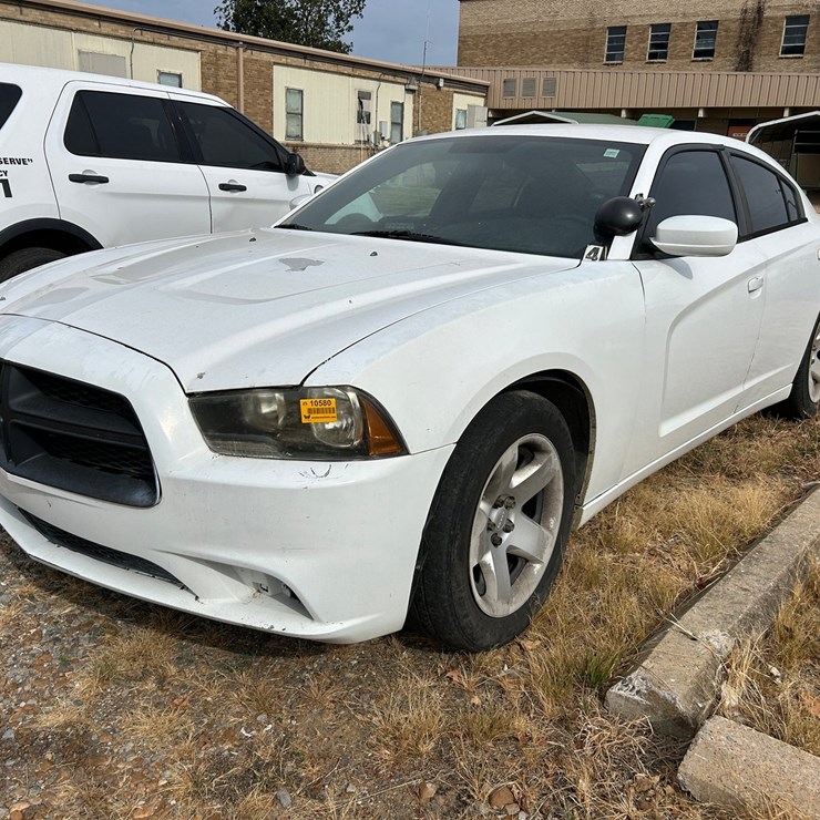 #10580 • 2011 Dodge Charger Sedan 2B3CL1CG5BH575262 INV#10580