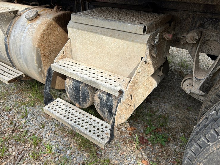 2013-international-prostar-image-34