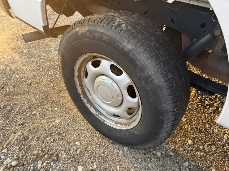 2014-ford-f150-xl-image-13