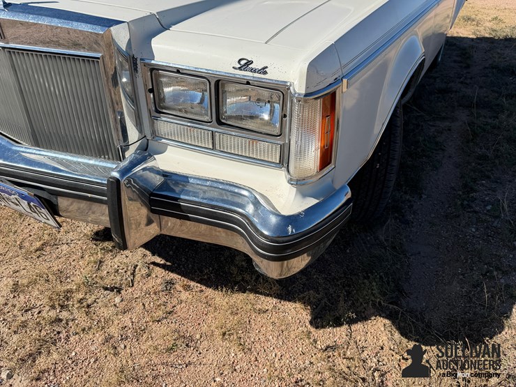 1977-lincoln-versailles-4-door-luxury-sedan-image-13