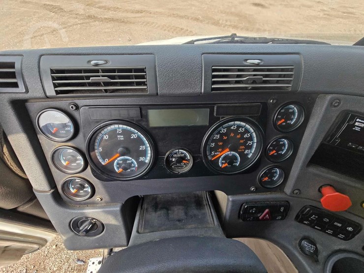 2018-freightliner-cascadia-125-image-15