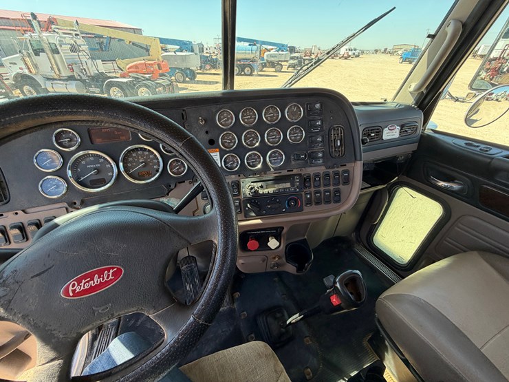 2012-peterbilt-367-image-18