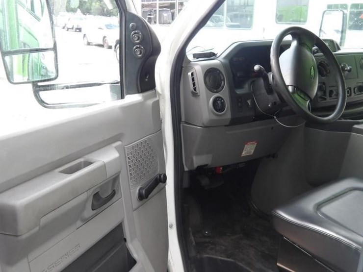 2016-ford-e450-image-16