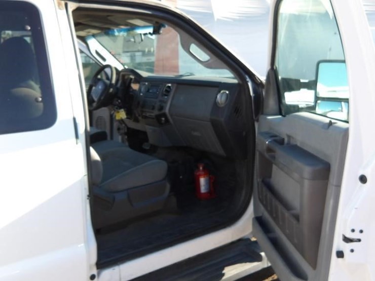 2011-ford-f550-image-19