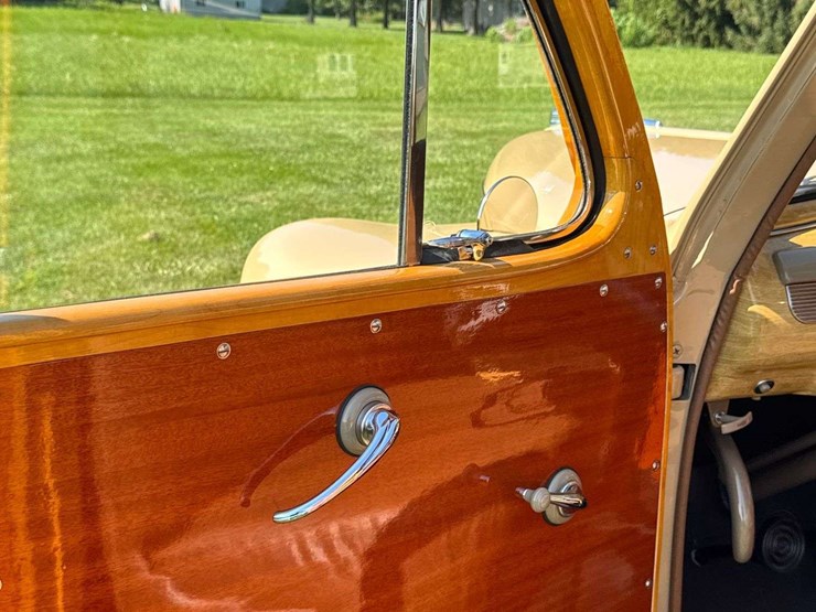 1947-ford-super-deluxe-woody-wagon-image-66