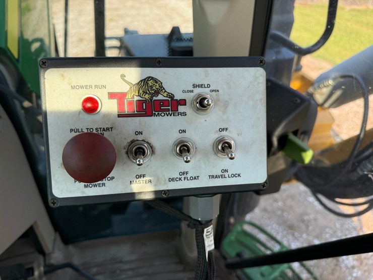 2017-john-deere-6110m-image-92