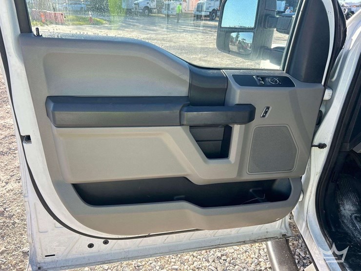 2022-ford-f350-image-10