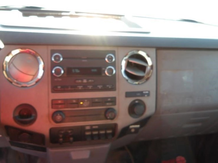 2011-ford-f550-image-28