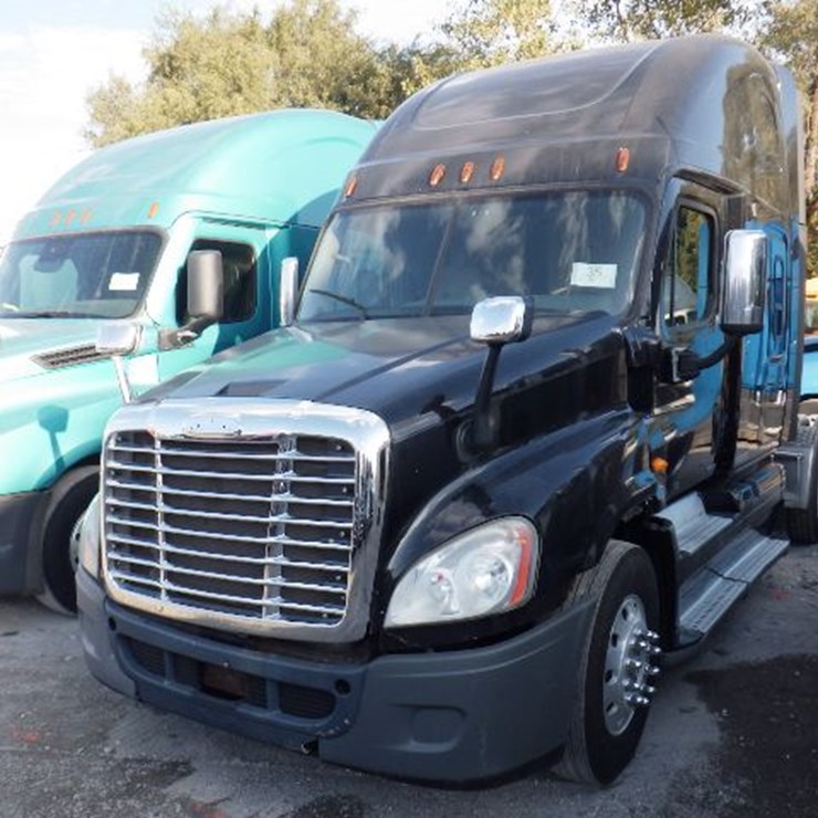 2011 FREIGHTLINER CASCADIA 125
