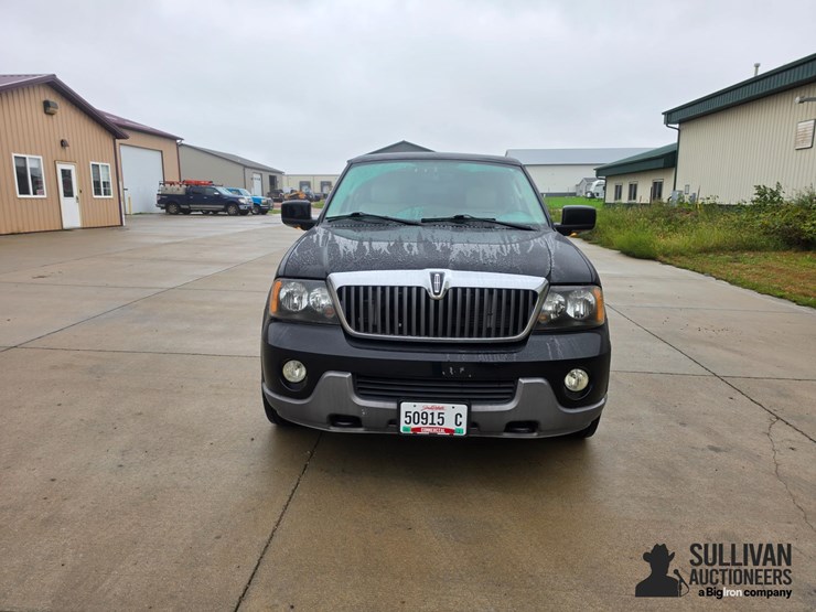 2004-lincoln-navigator-image-2