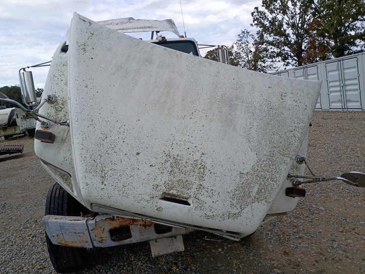 2003-freightliner-fl106-image-22