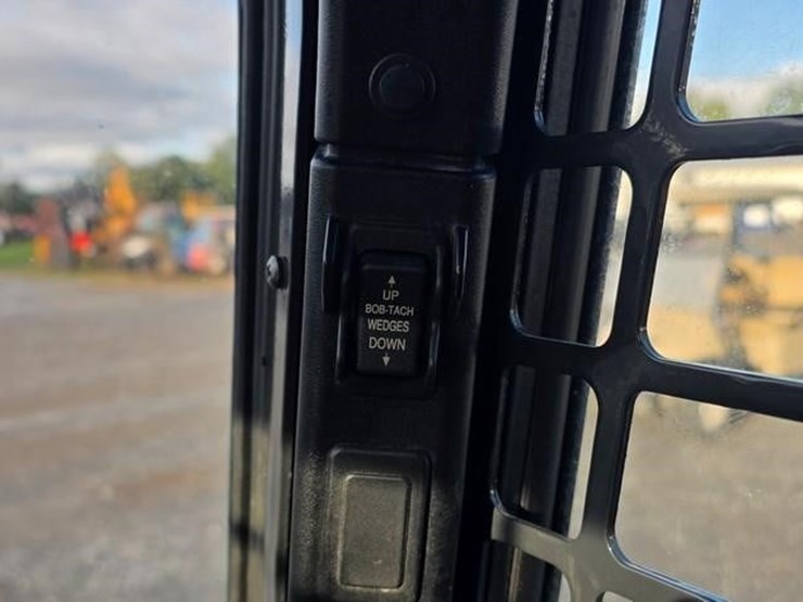 2018-bobcat-s550-image-50