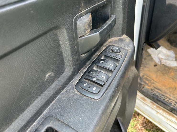 2014-dodge-1500-image-54