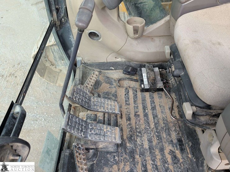 2010-john-deere-450-image-42