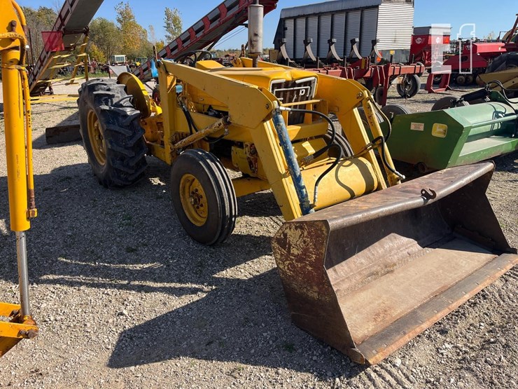 case-tractor-loader-8186-image-4