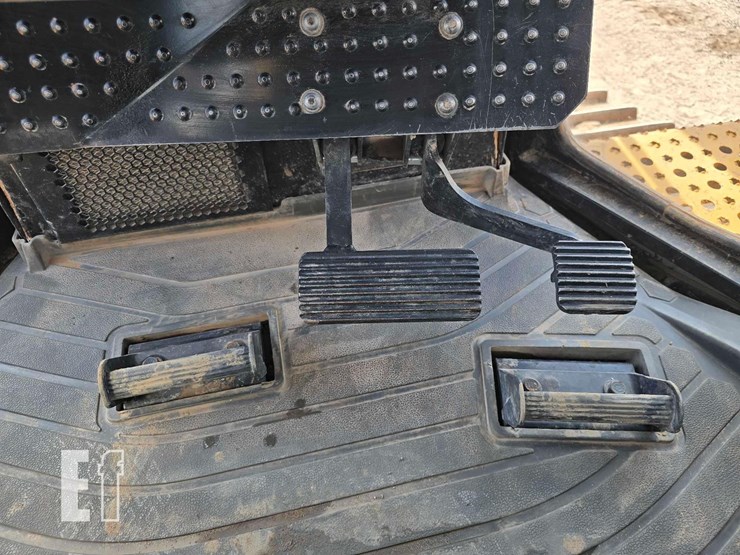 2019-caterpillar-d6t-xl-image-18