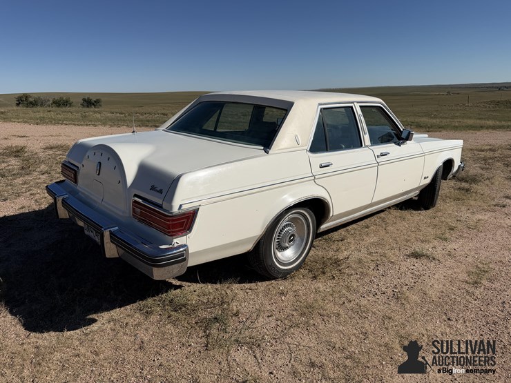 1977-lincoln-versailles-4-door-luxury-sedan-image-5
