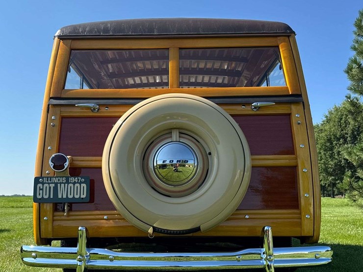 1947-ford-super-deluxe-woody-wagon-image-33