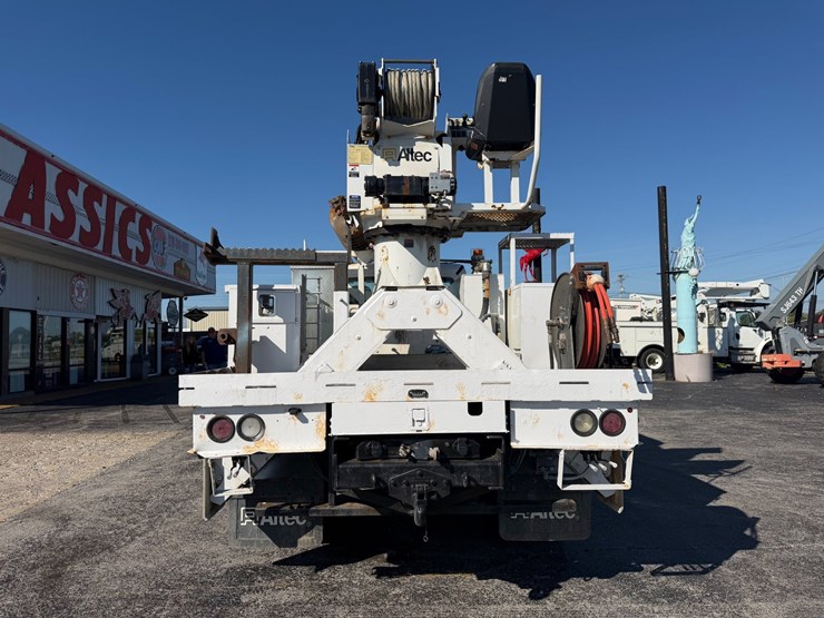 2019-freightliner-m2-106-image-6