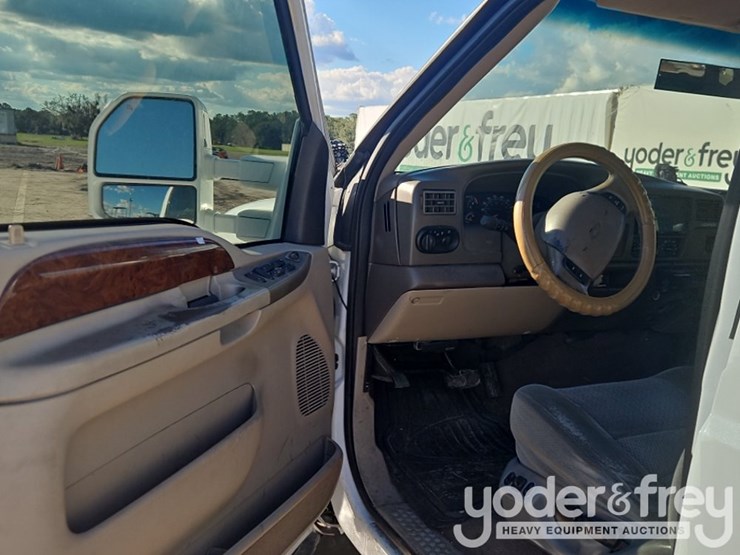 2001-ford-excursion-image-17