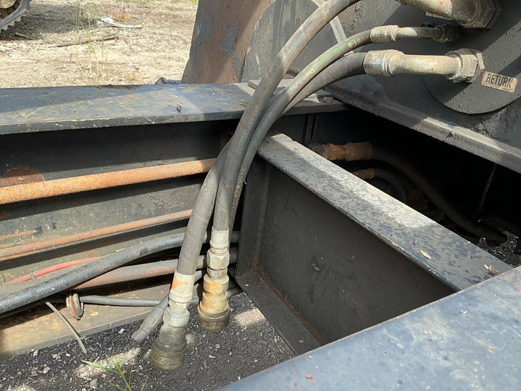 deere-335c-image-58