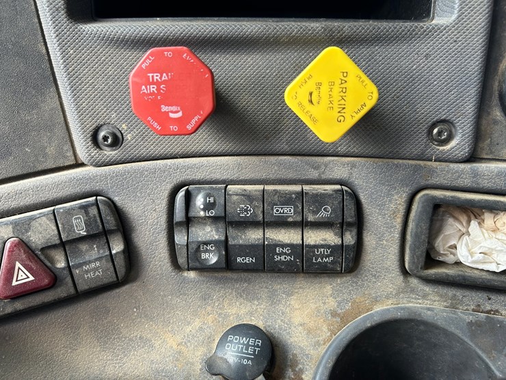2016-freightliner-cascadia-125-image-84