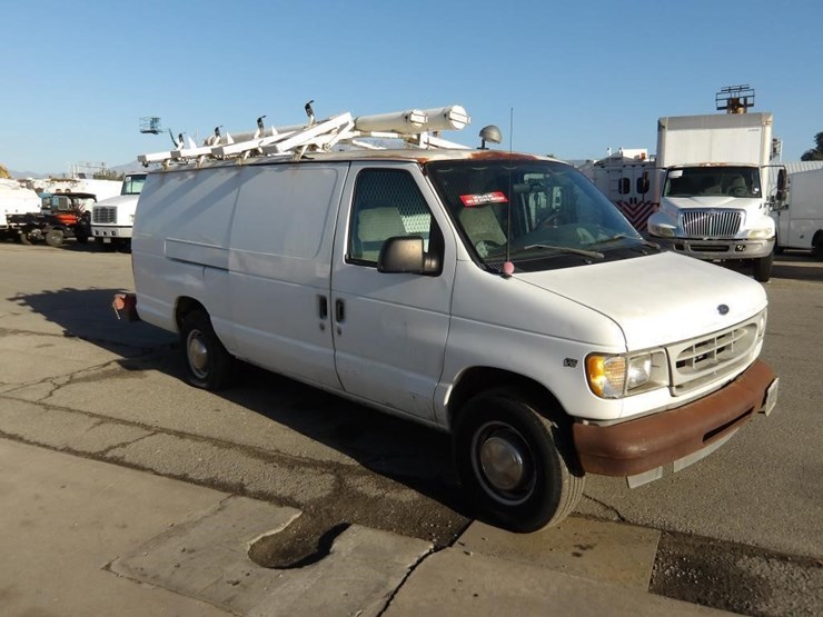 2002-ford-e350-image-3